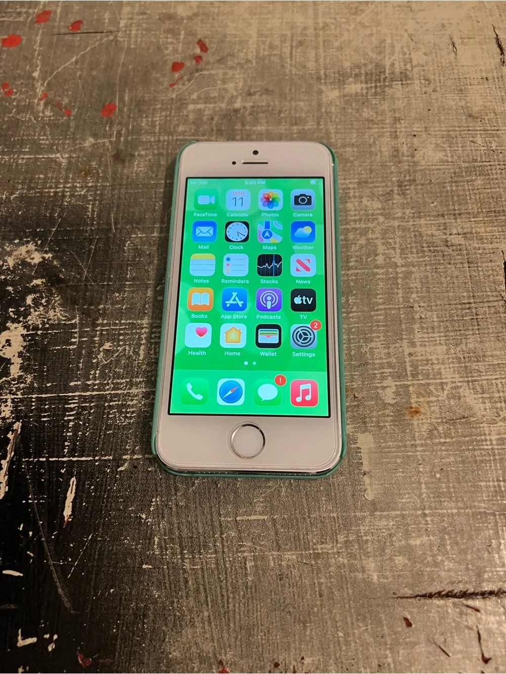 iPhone 5SE 32gb Factory Unlocked Custom Orange Mint Condition